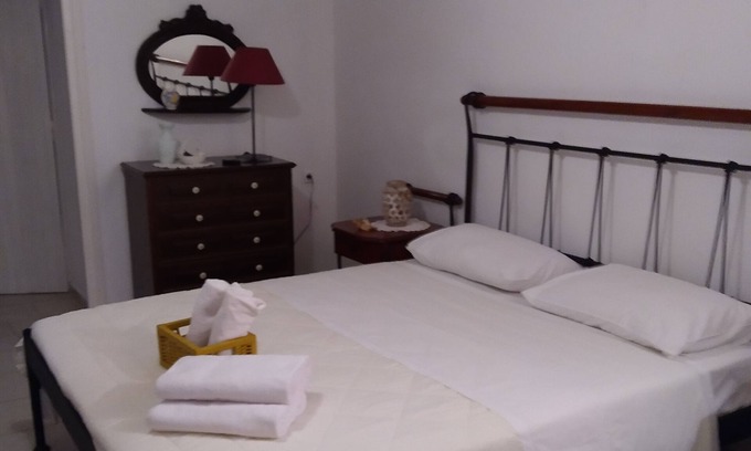 Charouda Apartamento | Xenonas: an apartment in a garden for up to 5 persons in Mani
