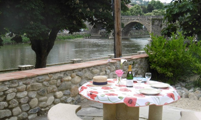 Limoux Apartamento | XL GARDEN APARTMENT, SLEEPS 9 IN 4 AC BEDROOMS 1K, 2Q, 2S, FRESH and SPACIOUS