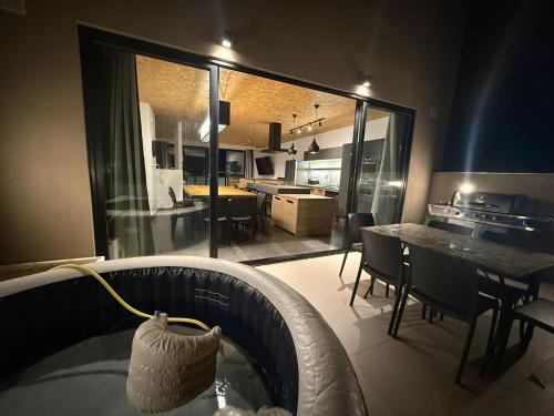 Bellavista Apartamento | XL Sky Villa Seaview & Hot Tub BBQ