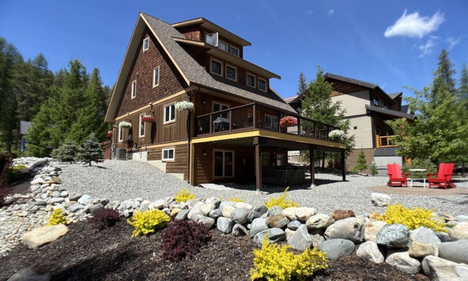 East Kootenay Chalet De Esquí | 7 dormitorios 5. 5 baños. Jacuzzi privado. Duerme 14. Paraíso familiar y de golfistas