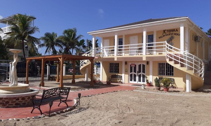 Hopkins Casa | Xterra Palm Guest House