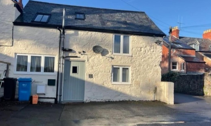 Denbigh Casa | Y Stabl 94a