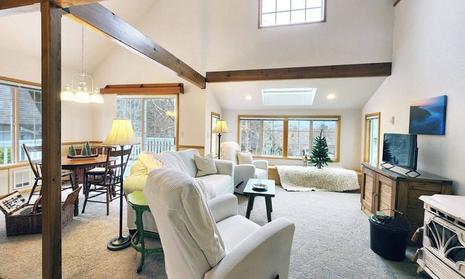 Yachats Casa | Yachats Lovely 2br Home, Dog Friendly, Walk to Town!