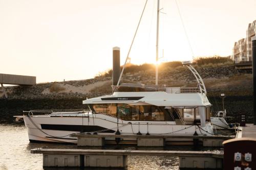 Cadzand-Bad Alquiler De Eote | Yacht by Strandhotel - hotel service & wellness