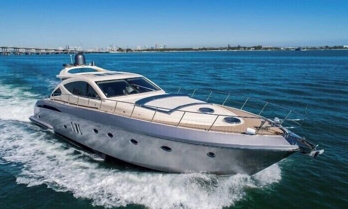 Downtown Miami Alquiler De Eote | Alquiler de barcos, Sunsekeer Manhatan 70 pies, 4 horas mín., 6 horas máx.
