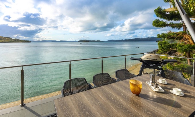 Hamilton Island Villa | Amazing Yacht Club Villa 17