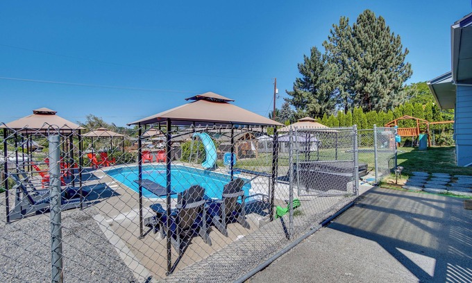 Yakima Casa | Yakima Home Rental: Seasonal Outdoor Pool, Hot Tub
