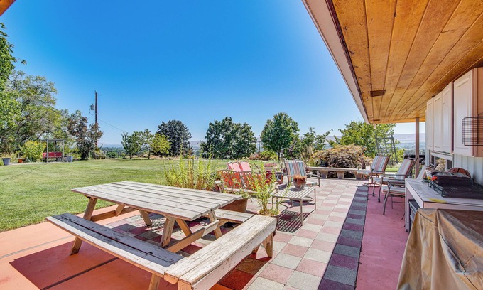 Yakima Apartamento | Yakima Wine Country Retreat w/ Scenic Valley Views