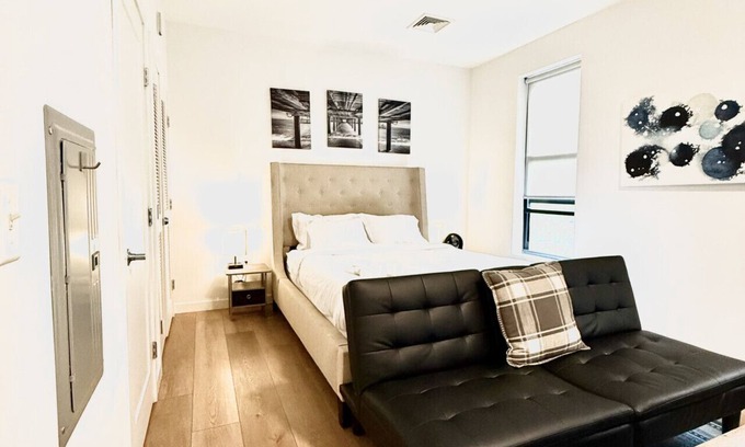 Dwight Apartamento | Yale New Haven Stay—modern, fully furnished studio in the heart of downtown.