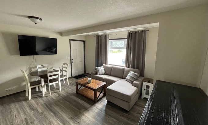 Dead Man's Flats Condominio | Yam 14 - 1 Bedroom with Queen