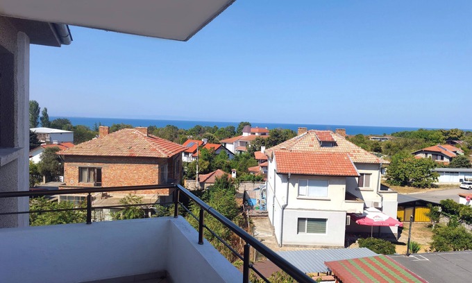 Chernomorets Apartamento | Yanevi Apartments / Two Bedroom Apartment with Sea View