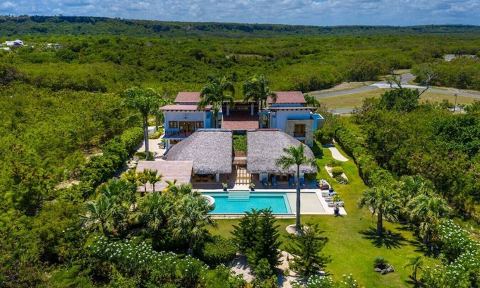 Yarary - Cap Cana Villa | RETIRO DE LUJO PRIVADO EN CAP CANA W / POOL, JACUZZI & MAID