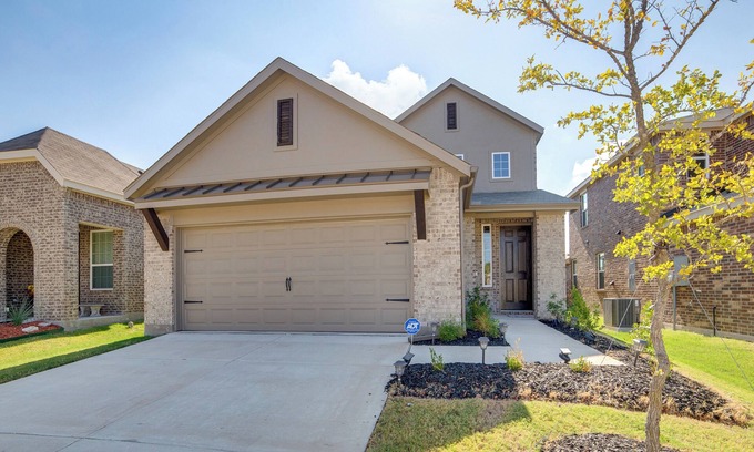 Forney Casa | Yard & Office: Spacious Family Home in Forney