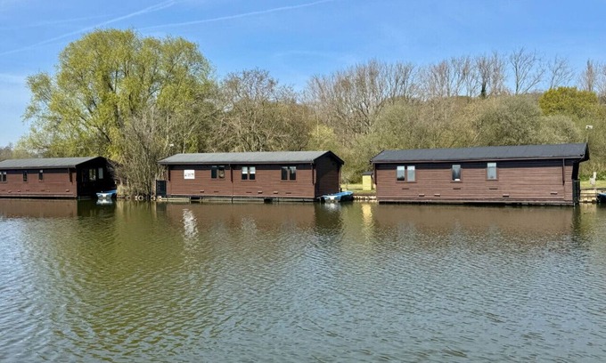 Smallburgh Alquiler De Eote | Yare River Lodge Houseboat