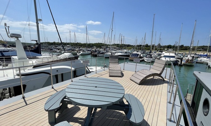 Yarmouth Alquiler De Eote | Yarmouth Waterlodge Floating Apartment (Harbour Haven), Waterlodge 2