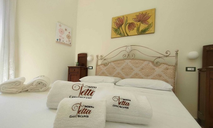Novoli Apartamento | "Yarns and Embroidery" suite with living room, private bathroom, garden and hydro bath