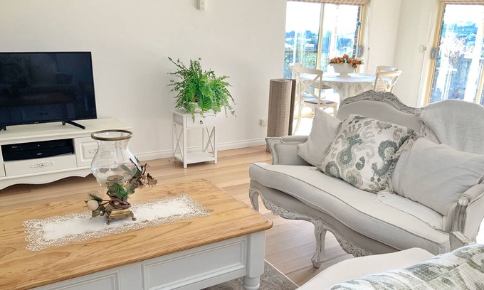 Berwick Casa | Yarra Residence, Berwick - Chic hillside guesthouse in a charming village