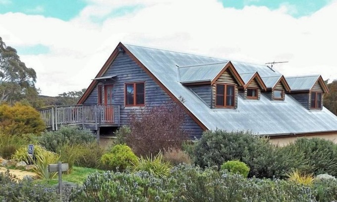 Quialigo Cabaña | Yarralaw Springs Wines Vine Loft