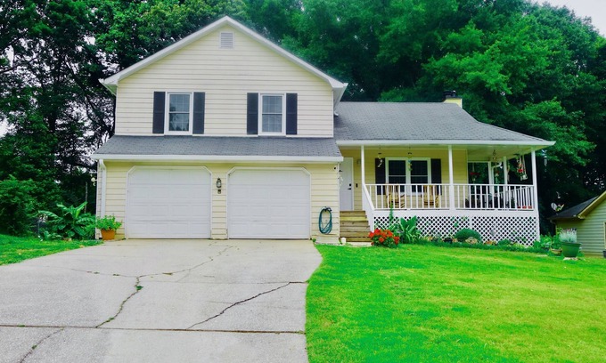 Conyers Casa | Yavonne's House, a cozy space designed with your comfort in mind.
