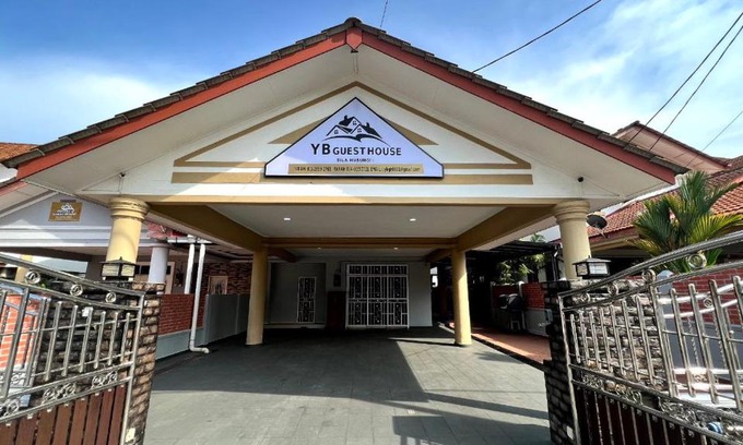Kampung Geliga Besar Casa | YB Guest House 4 Bilik 5 Katil