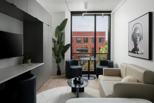 Historic Ybor Apartamento | Ybor 2BD Haven Free Parking Close to DT