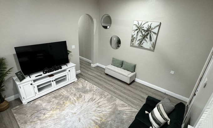 Ybor City Casa | Ybor Historical Bungalow Remodeled Home Unit A