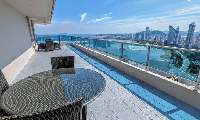Marbella Apartamento | YC 701-C l Apartamento 2BR en av balboa