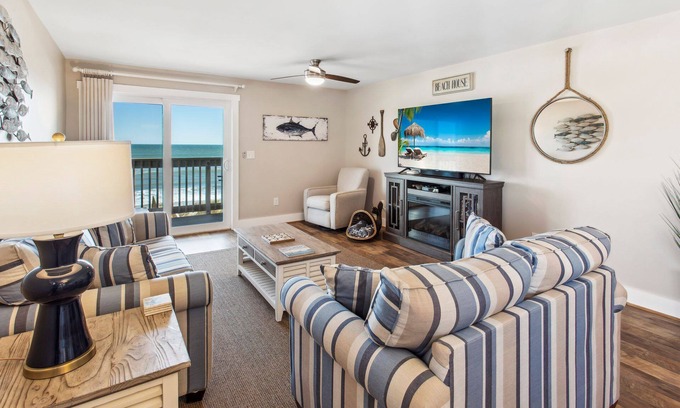 South Nags Head Condominio | YC301 Yachtsman * Oceanfront * Community Pool * Walk to Pier, Dining & Shopping