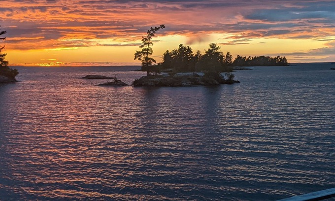 Nipissing Casa | Year-round paradise. Perfect for boating, swimming, fishing (summer and winter)