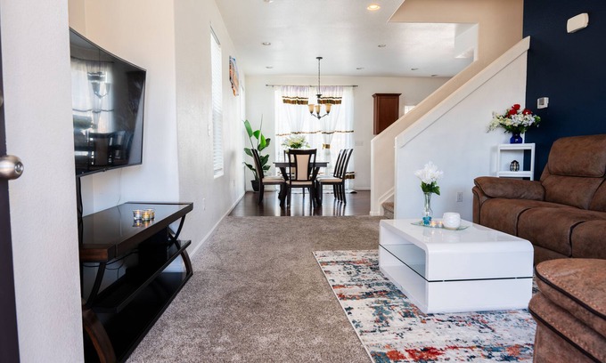 Green Valley Ranch Casa | YEDENGEL Modern cozy room