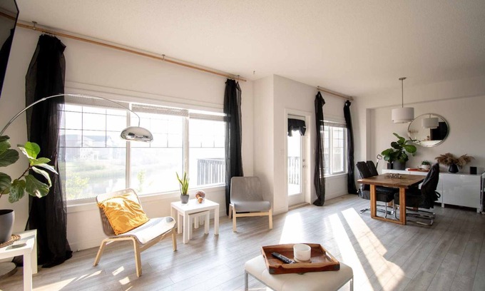 West Edmonton Casa | YEG- Pond Haven. Close to WEM