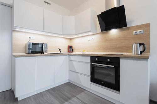 Prague 9 Apartamento | Yellow apartment with PARKING