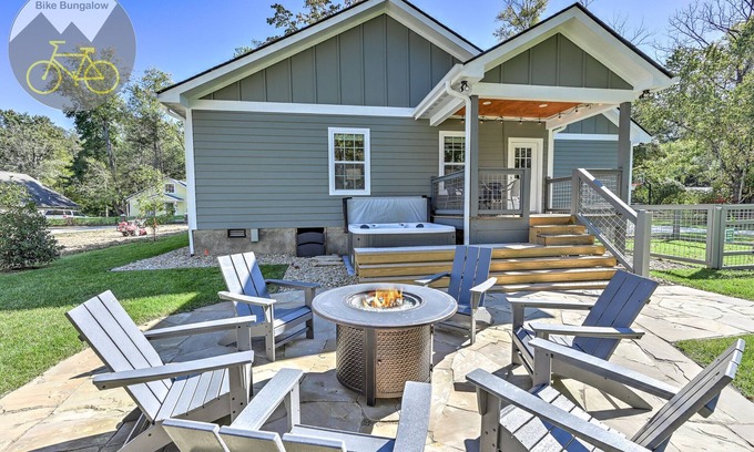 Hendersonville Casa | Yellow Bike Bungalow-Block from Bike Trail-Fireplace & Hot Tub - Dog Friendly