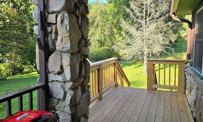 Robbinsville Casa | Yellow Creek Cabin
