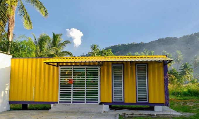 Lumut Cabina | Yellow Cube at Lumut Cube Homestay Kontena