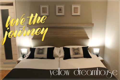 Postojna Casa | Yellow Dreamhouse