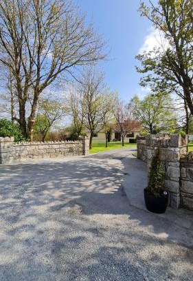 Knockananna Casa | Yellow Heights Country House