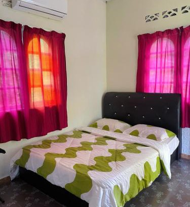 Kuala Rompin Casa | yellow homestay