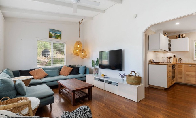 Gracetown Casa | Yellow House Gracetown ~ A Peaceful Beach house with Ocean Views