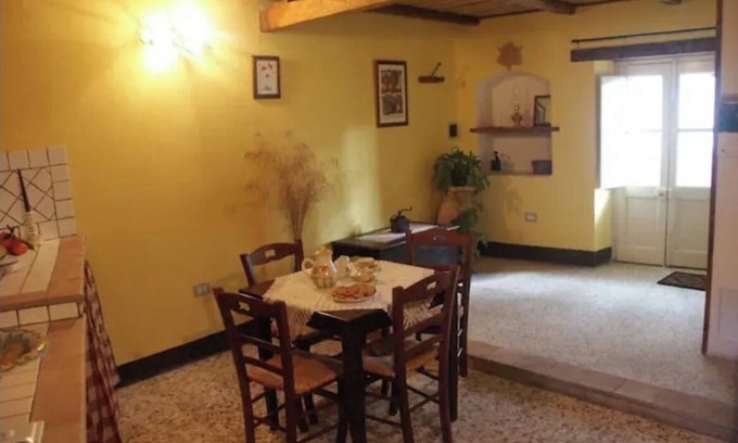 Francavilla di Sicilia Casa | Yellow house in Sicilian style