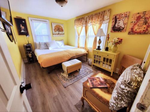 Dover Casa | Yellow Rm Dover- Del State, Bayhealth- Dov Base