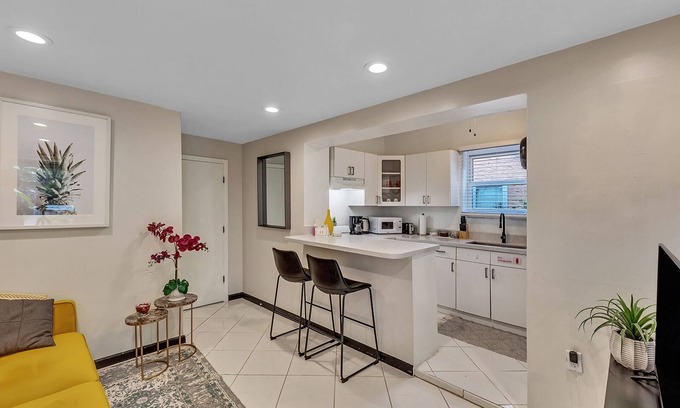 Parkside Condominio | YELLOW SUNSHINE DREAM