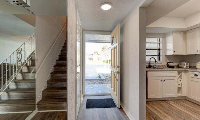 Southern Shores Casa | Yellow Sunshine Oceanfront Townhouse, Private Balcony