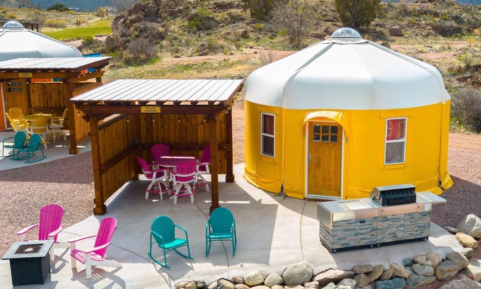 Canon City Casa | Yellow Sunshine Summa