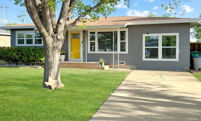 San Angelo Casa | Yellow Texas Star House next to Goodfellow AFB