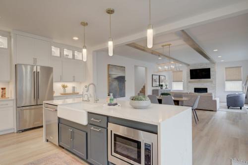 Bozeman Casa | Yellowstone Country Outdoor Adventures, Sleeps 6