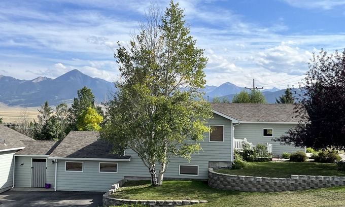 Livingston Casa | Yellowstone Country Home - Launchpad for a trip of a lifetime!