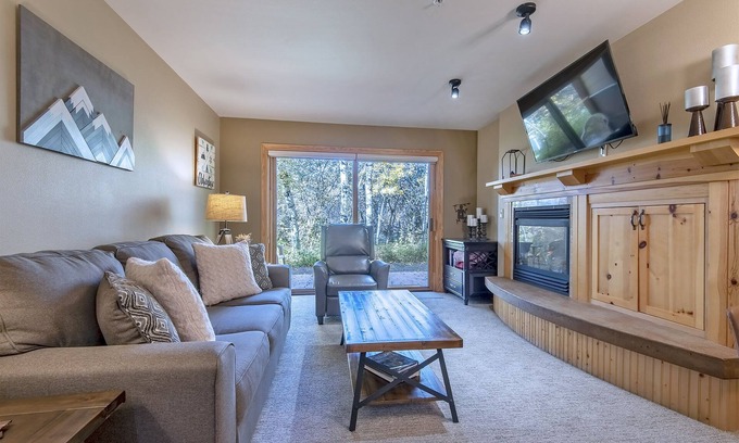 Driggs Condominio | Yellowstone & Grand Teton Parks!3 Community Hot Tubs! Updated, Stocked & Clean!