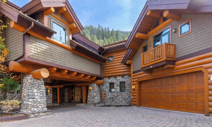Ketchum Casa | Yellowstone-Inspired Luxury: Warm Springs Mansion Retreat