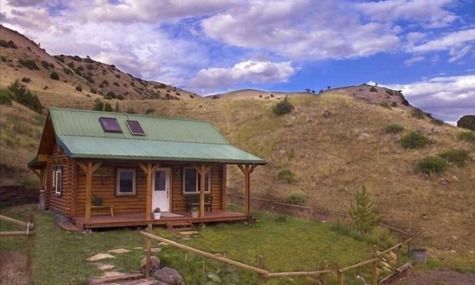 Emigrant Cabina | Refugio de Curación en Yellowstone Montana, Beauty of Paradise Valley!
